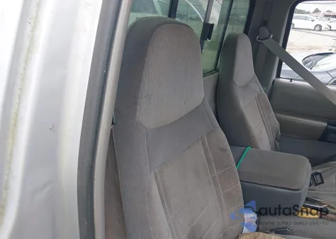 1996 Ford Ranger z USA, uszkodzony, nr VIN 1FTCR10X6TTA39510